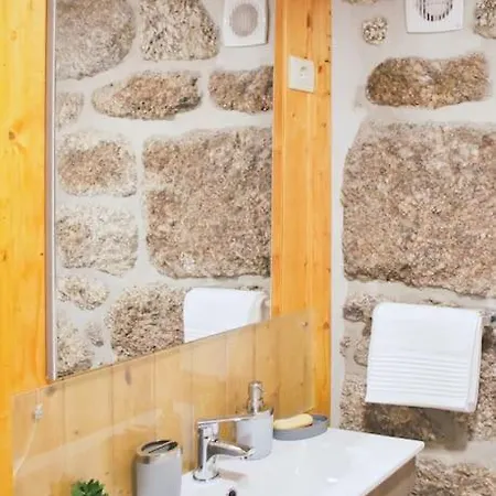 Retiro De Varzeas . Casa De Turismo Rural Alpesi faház *