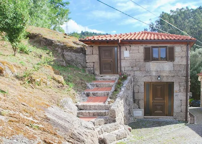 Retiro De Varzeas . Casa De Chalet Vieira do Minho
